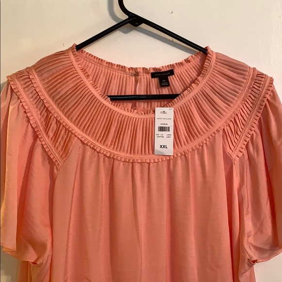 Ann Taylor Pleated Flutter top NWT - Picture 3 of 3
